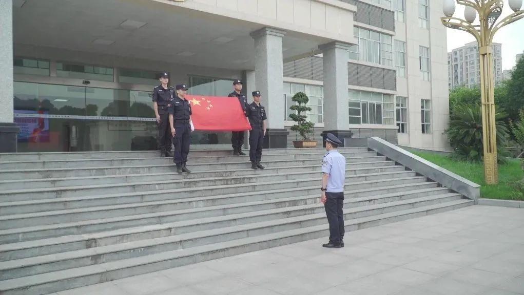 当阳市公安局举行"立足岗位依法履职"集中承诺仪式