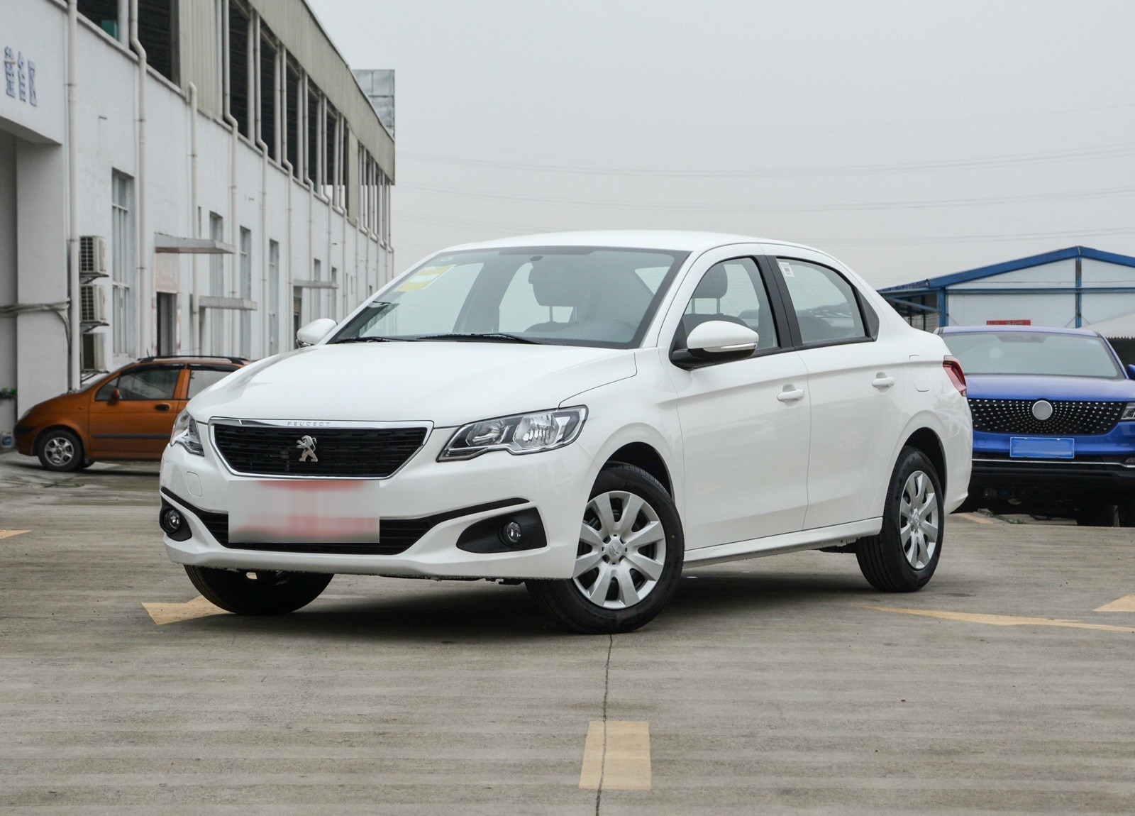 这款车辆来自一个合资品牌,由中国东风汽车公司与法国标致雪铁龙集团