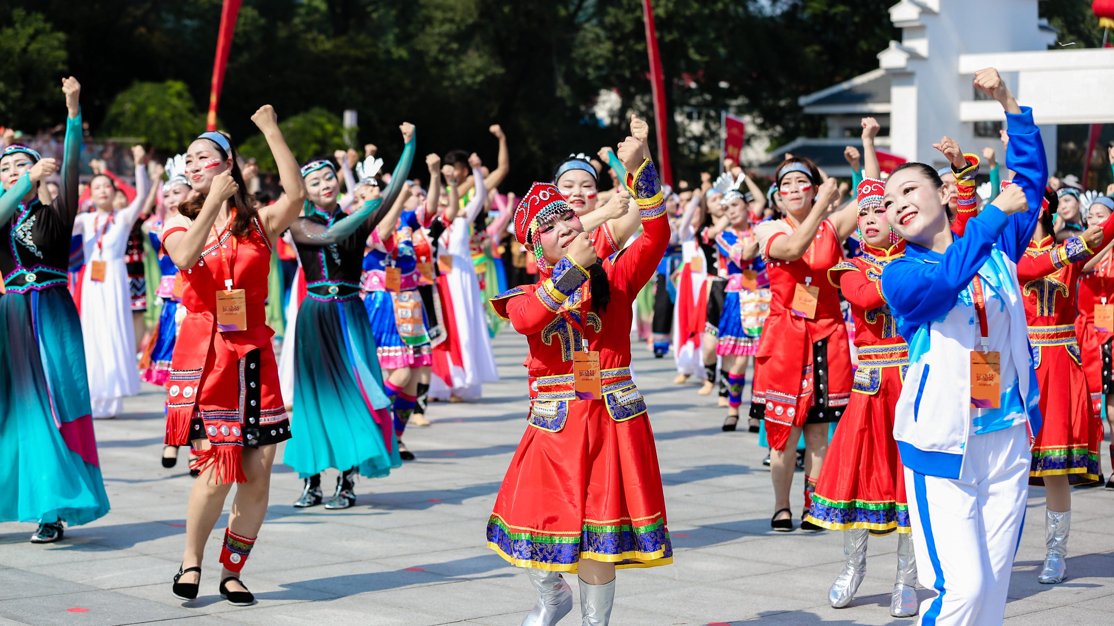全国和美乡村广场舞大赛总决赛在河南新县开幕