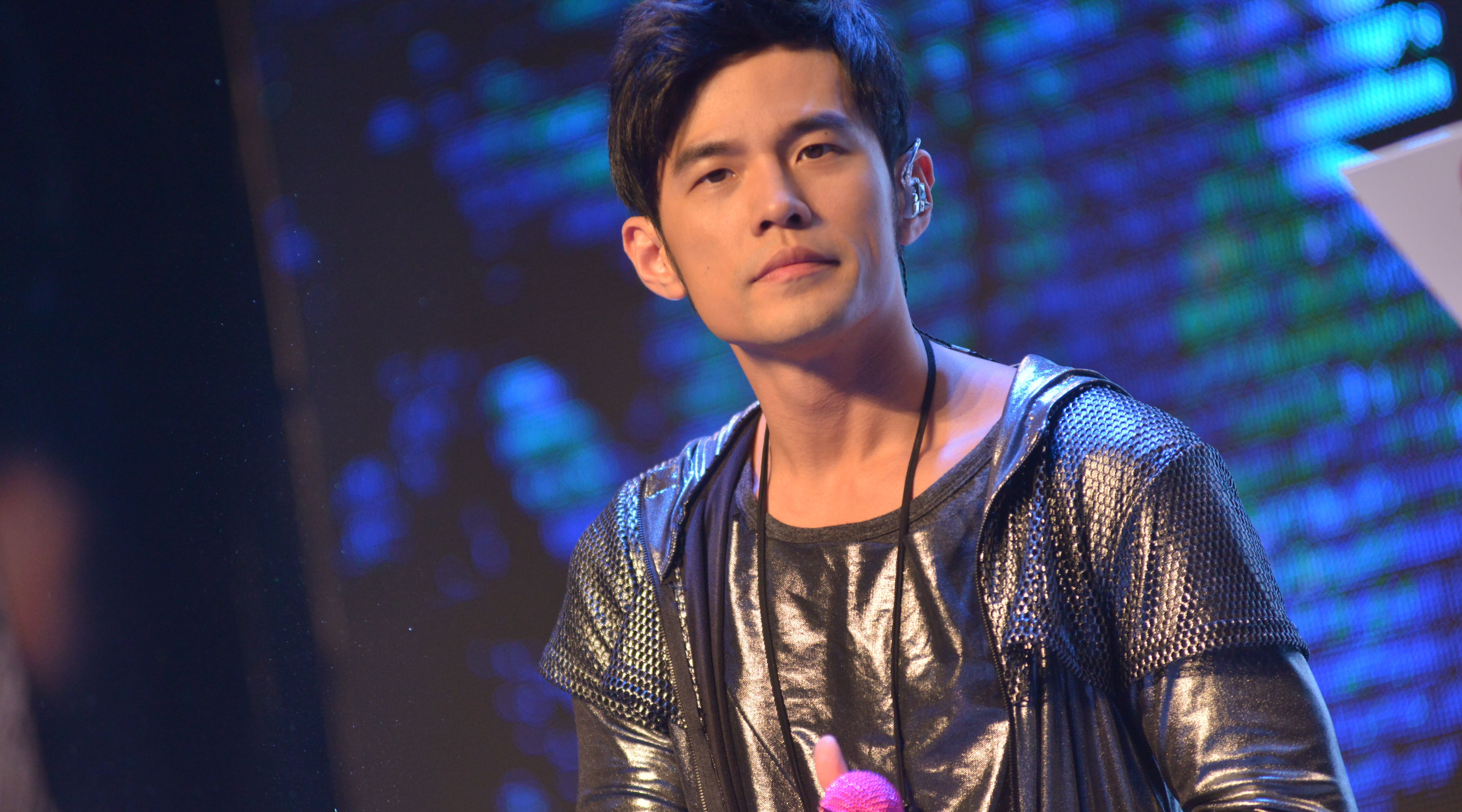 周杰伦演唱会突发意外!公司连夜回应