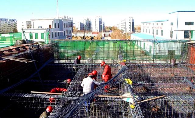 坚持两手抓 夺取双胜利