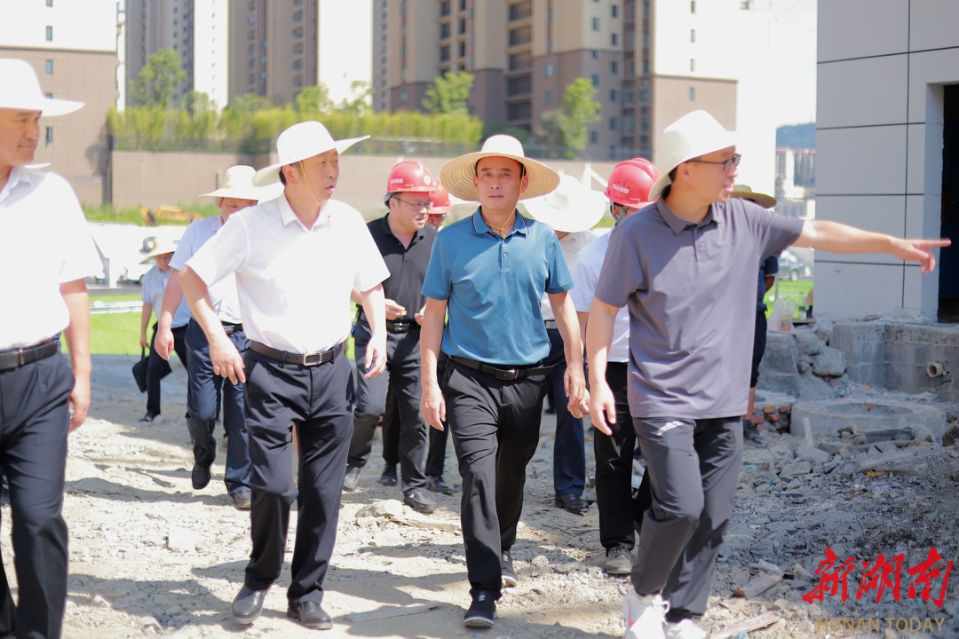 高湘文调研督导湾溪小学项目建设及安全生产情况