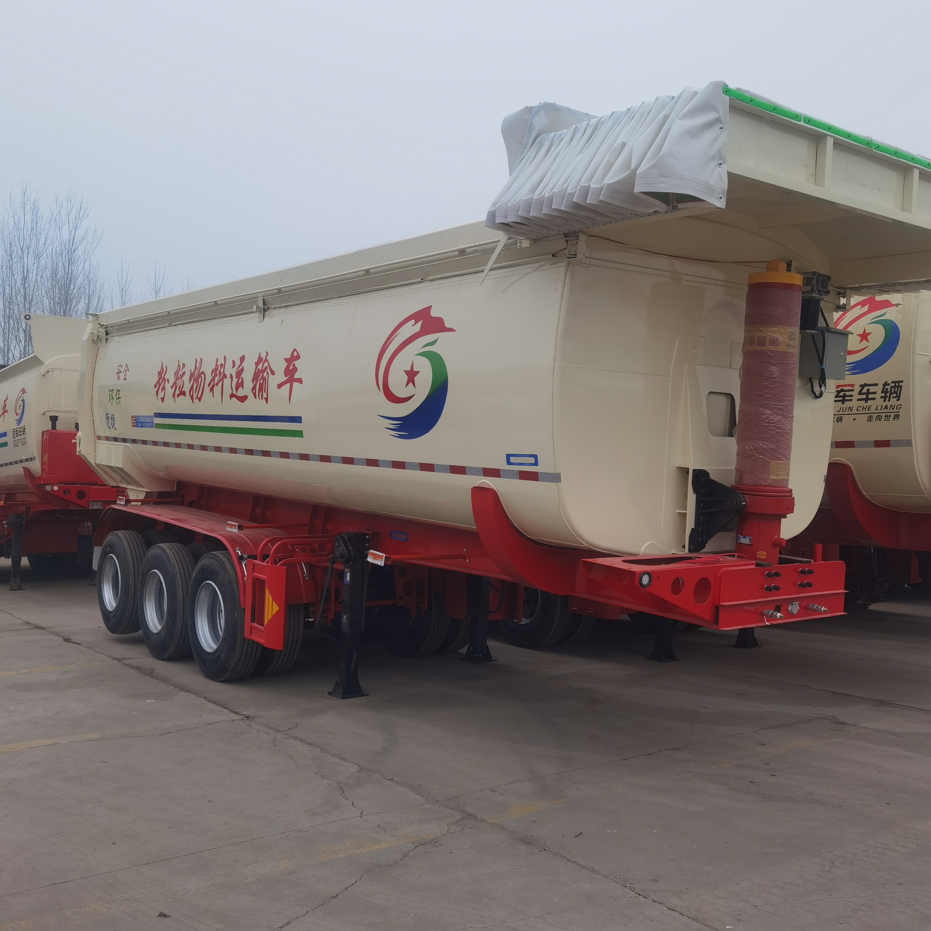 罐式后翻半挂车