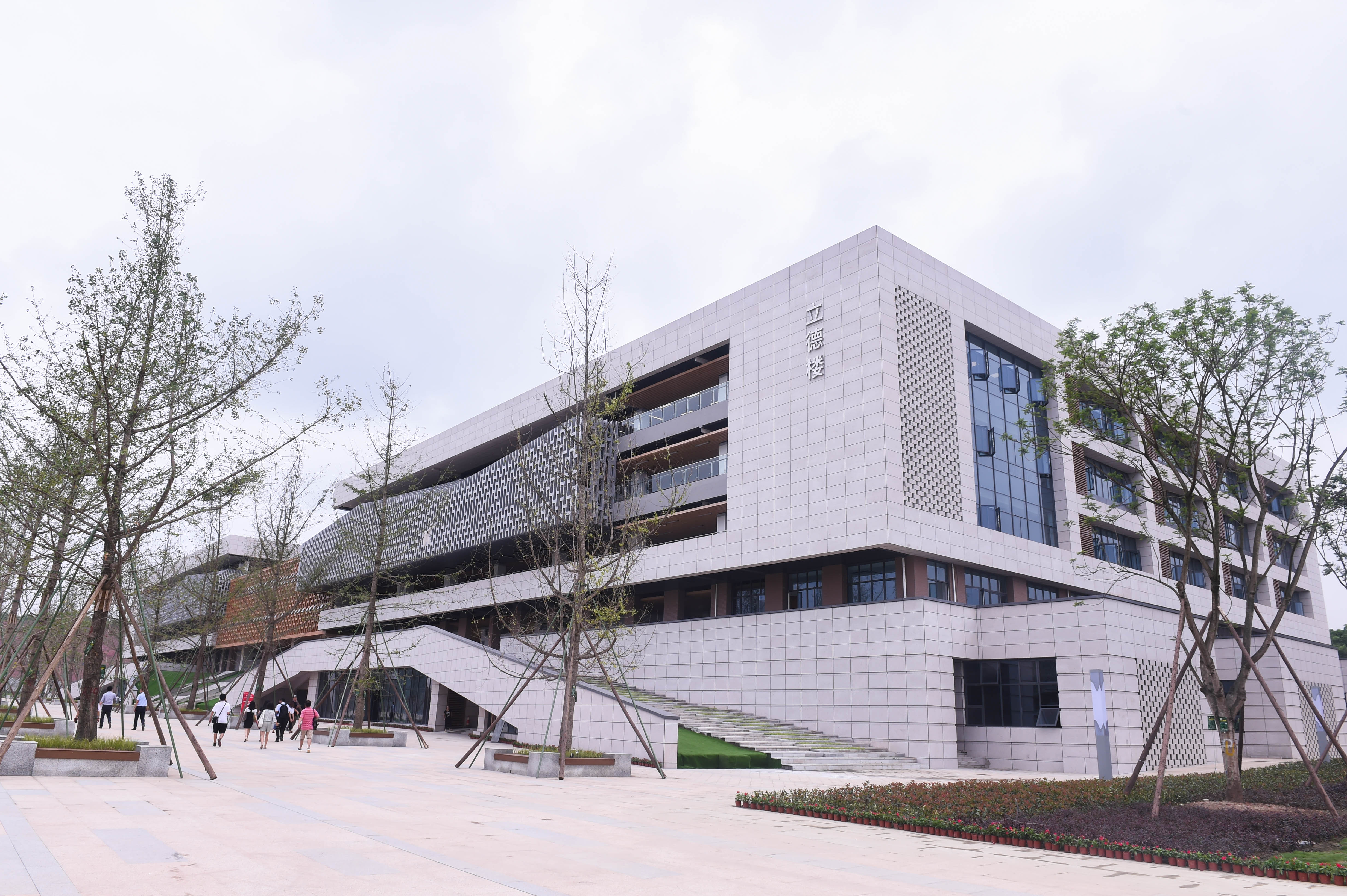 成都东部新区首所高校揭幕 9月迎新!