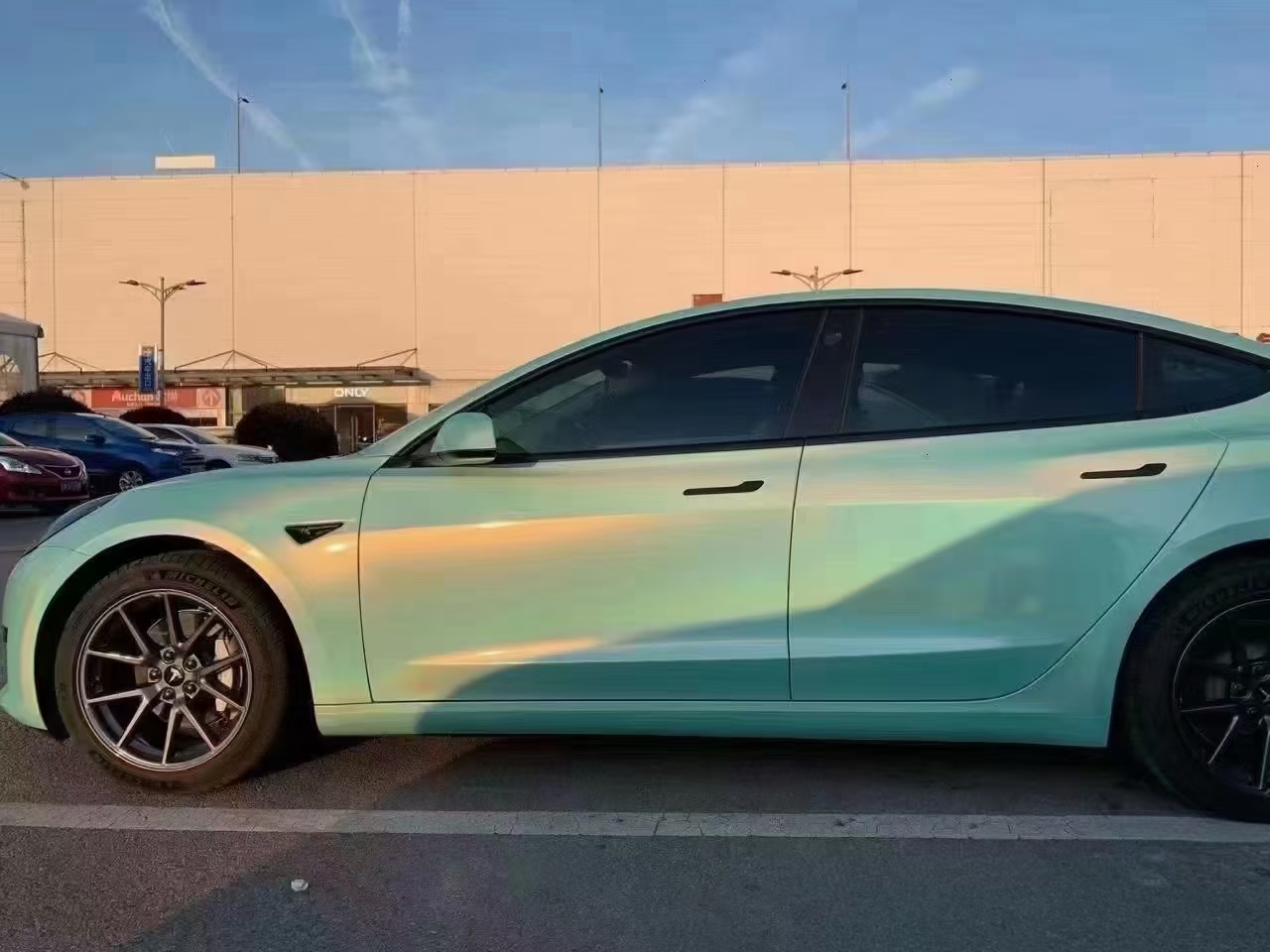 特斯拉skto改色膜七彩镭射蒂芙尼蓝