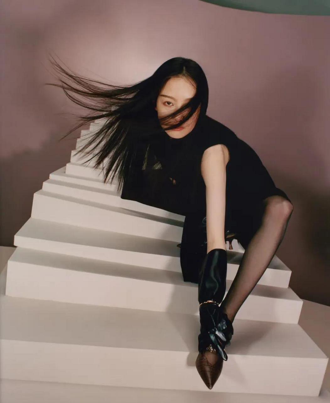 倪妮许久未见的黑丝,御姐范十足#倪妮