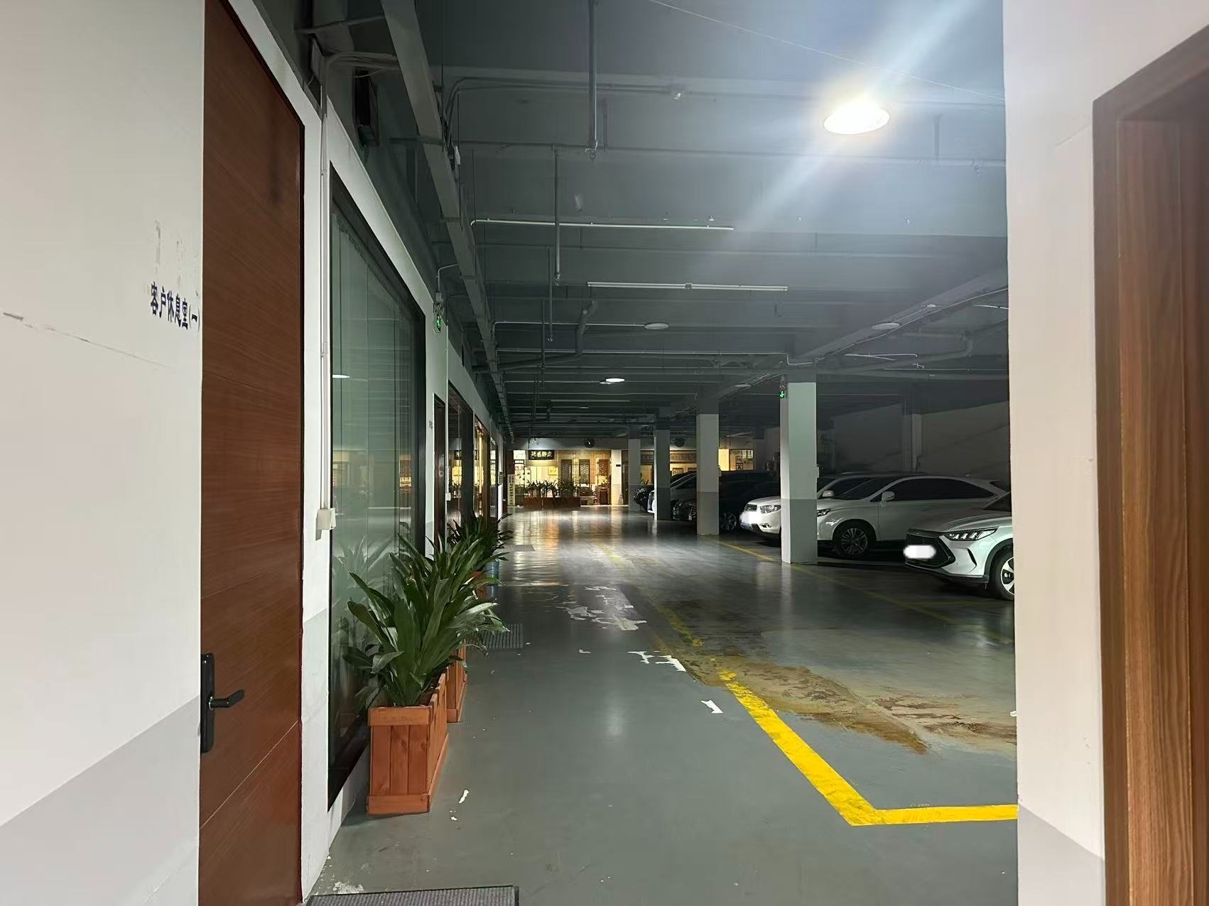 楼顶有个停车场,怎么回事?丨有料