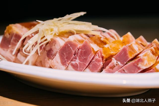 镇江肴肉是江苏镇江市的名菜,也是非常不错的美食小吃.
