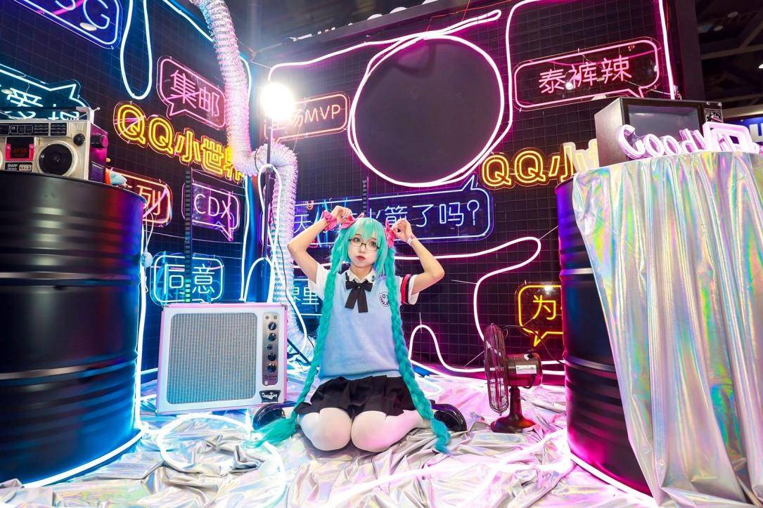 你的爱好,qq都懂!缤纷舞台,炫酷涂鸦闪耀萤火虫漫展