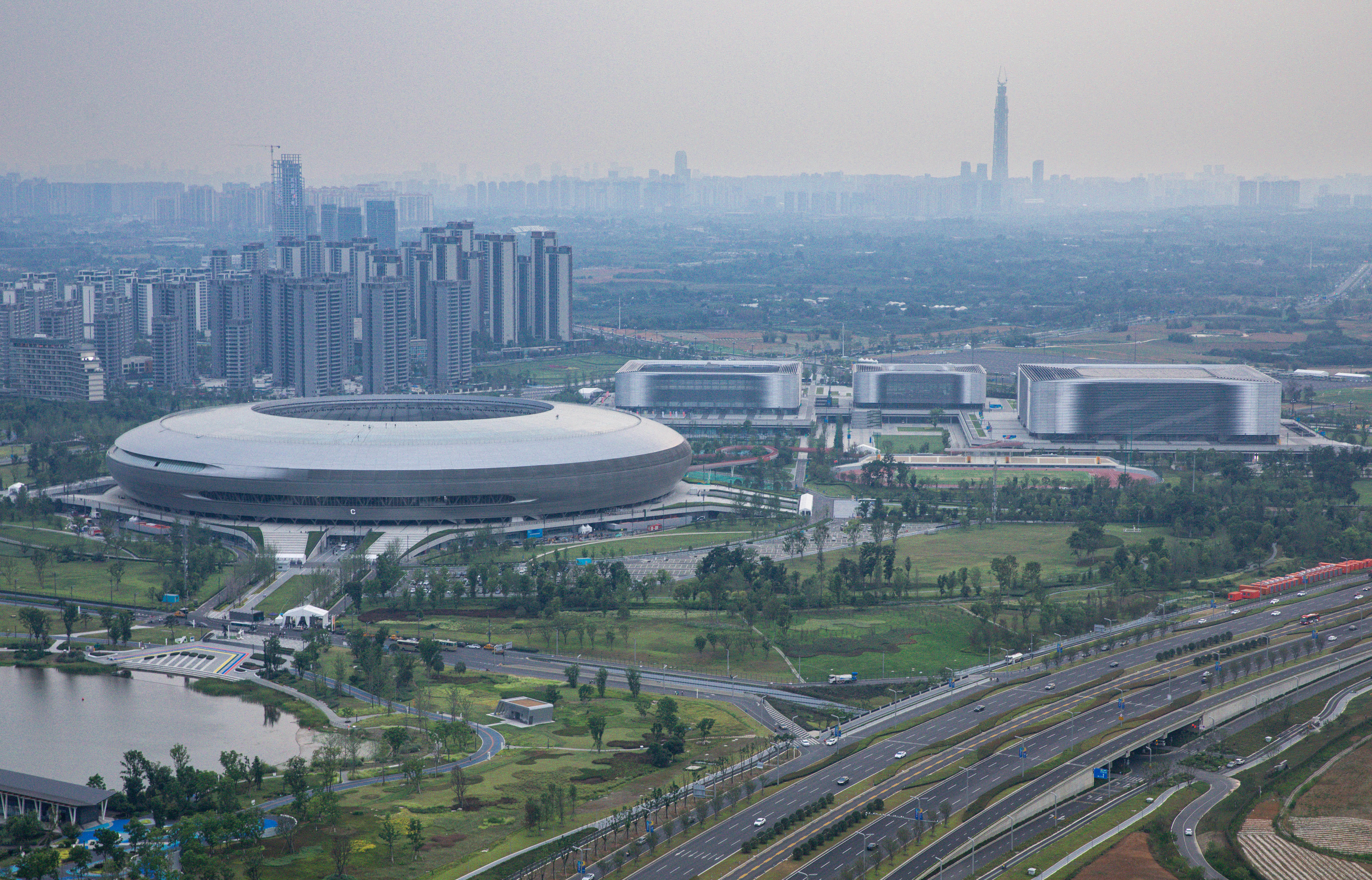 俯瞰成都大运会主场馆东安湖体育公园