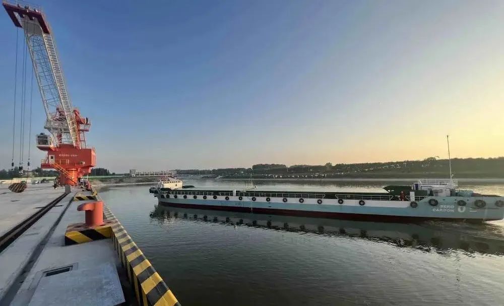 通江达海迈开第一步小清河试航船抵达济南港