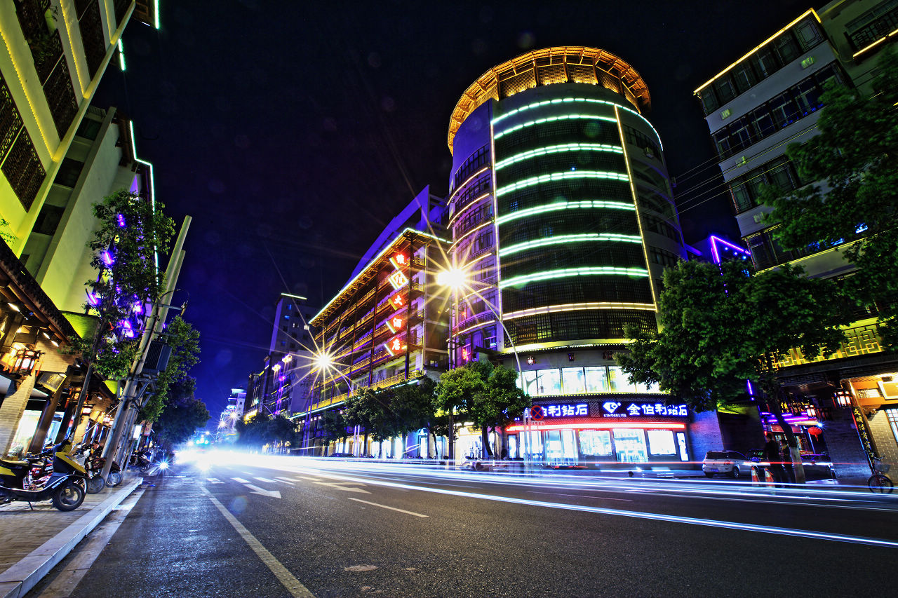 赣州这个千年老街,被誉为赣州"王府井",是夜生活最热闹的地方