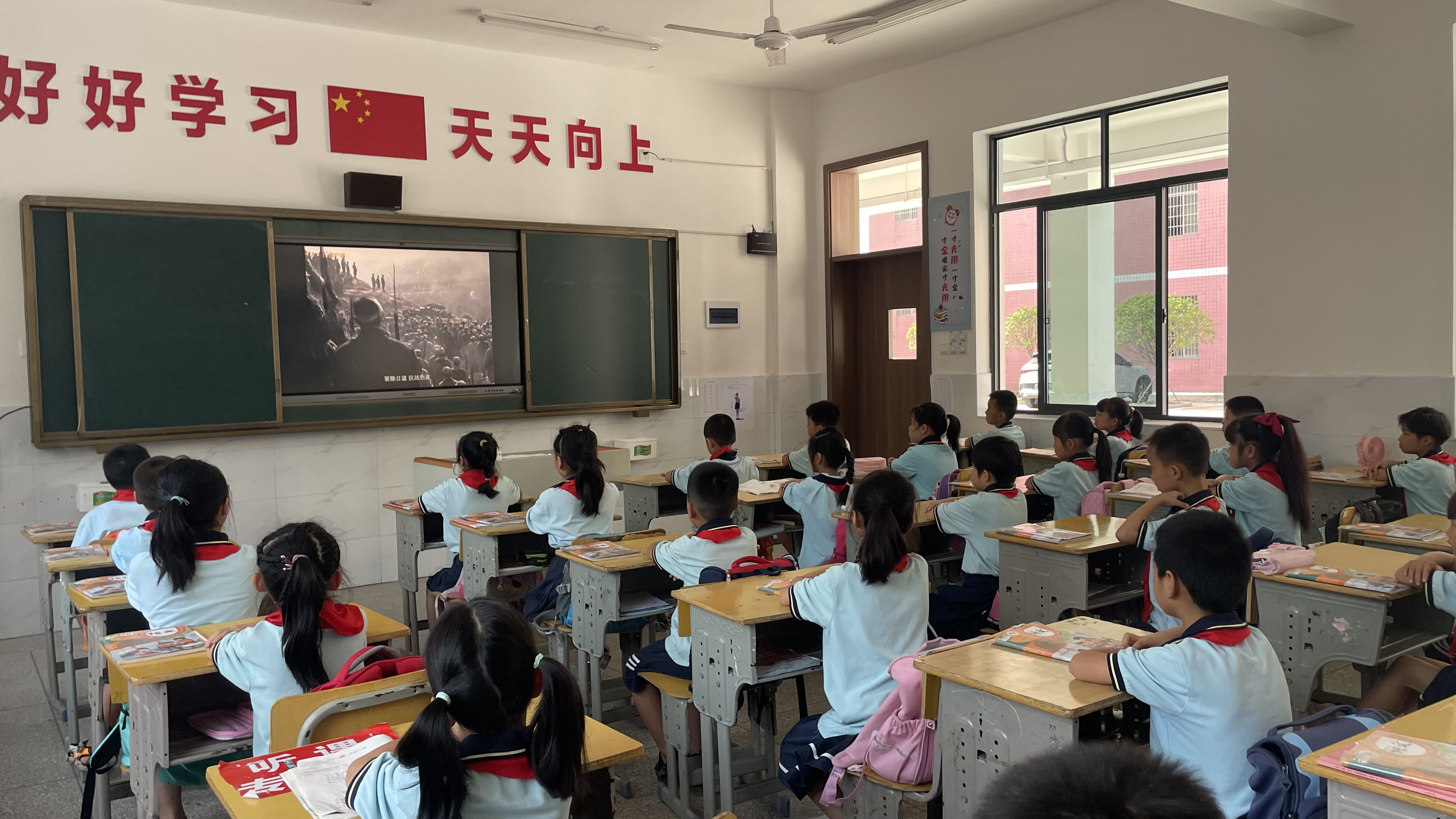 南县新颜学校图片