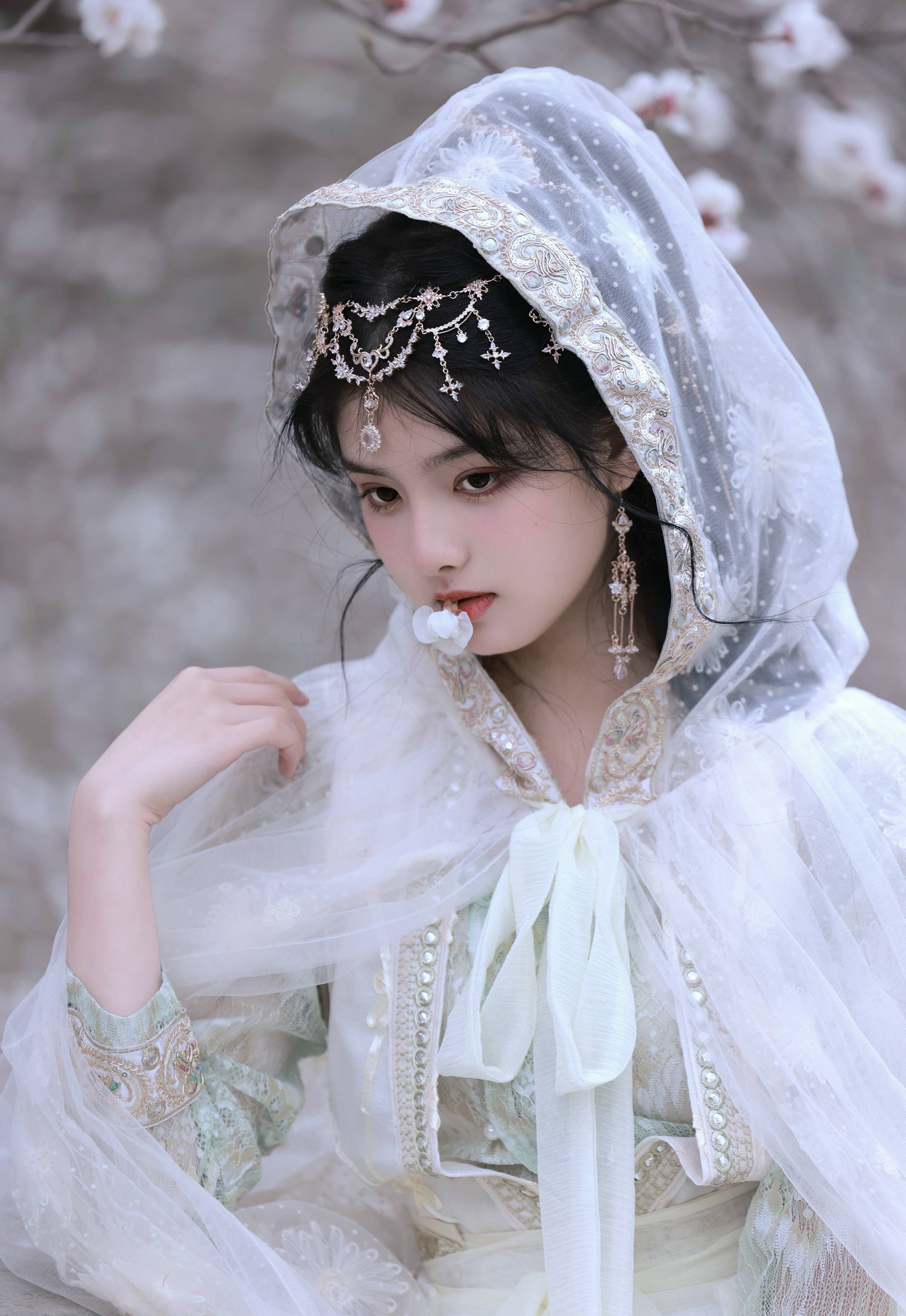 艾米白色汉服仙气飘飘写真