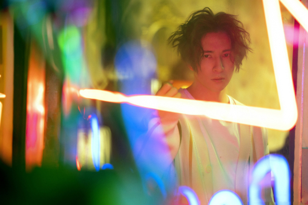 薛之谦《把你揉碎捏成苹果》mv正式上线 唯美演绎吸血鬼的爱情故事