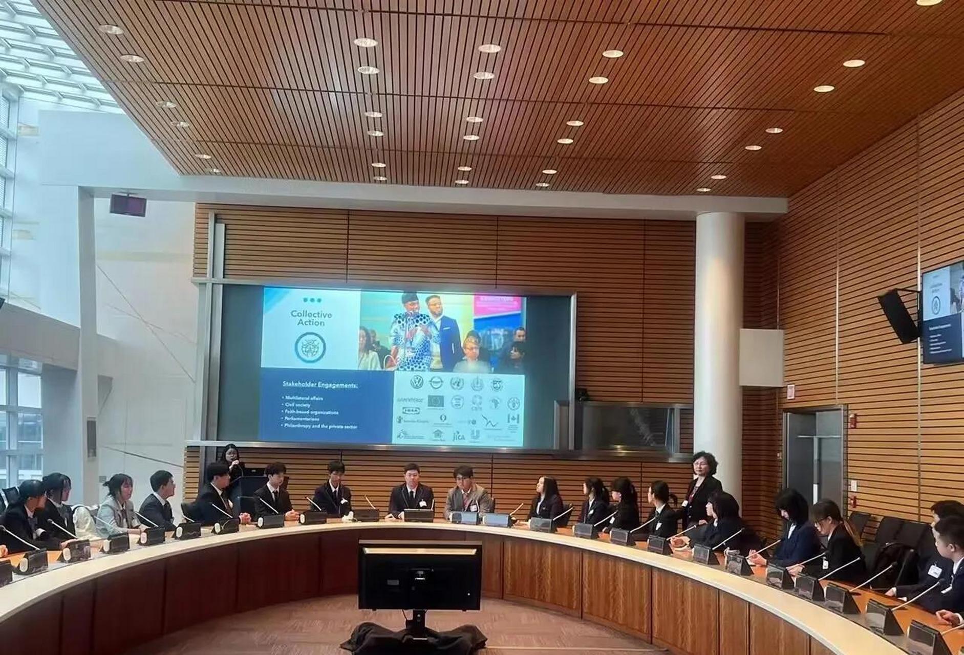 武汉土豪学校,爱莎国际,这上课像不像联合国开会[捂脸],学校高大尚