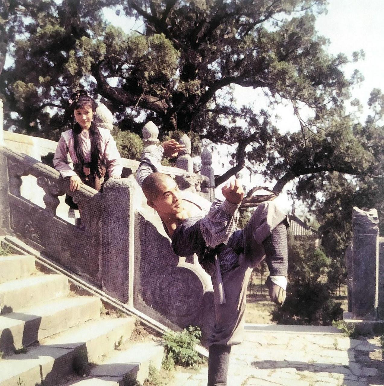 李连杰谈为《少林寺》电影海报专门设计的动作: "(这个动作)是我自己