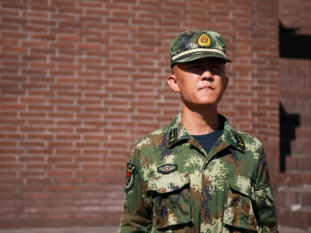 军营里的天大好男儿!