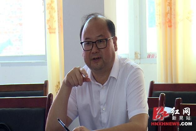 梁永泉深入凉伞镇调研督导脱贫攻坚工作