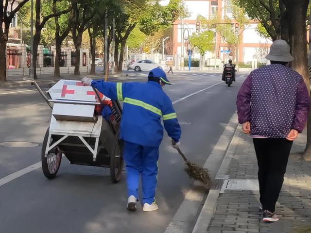 关注一线民生:走进环卫工人的居住与生活