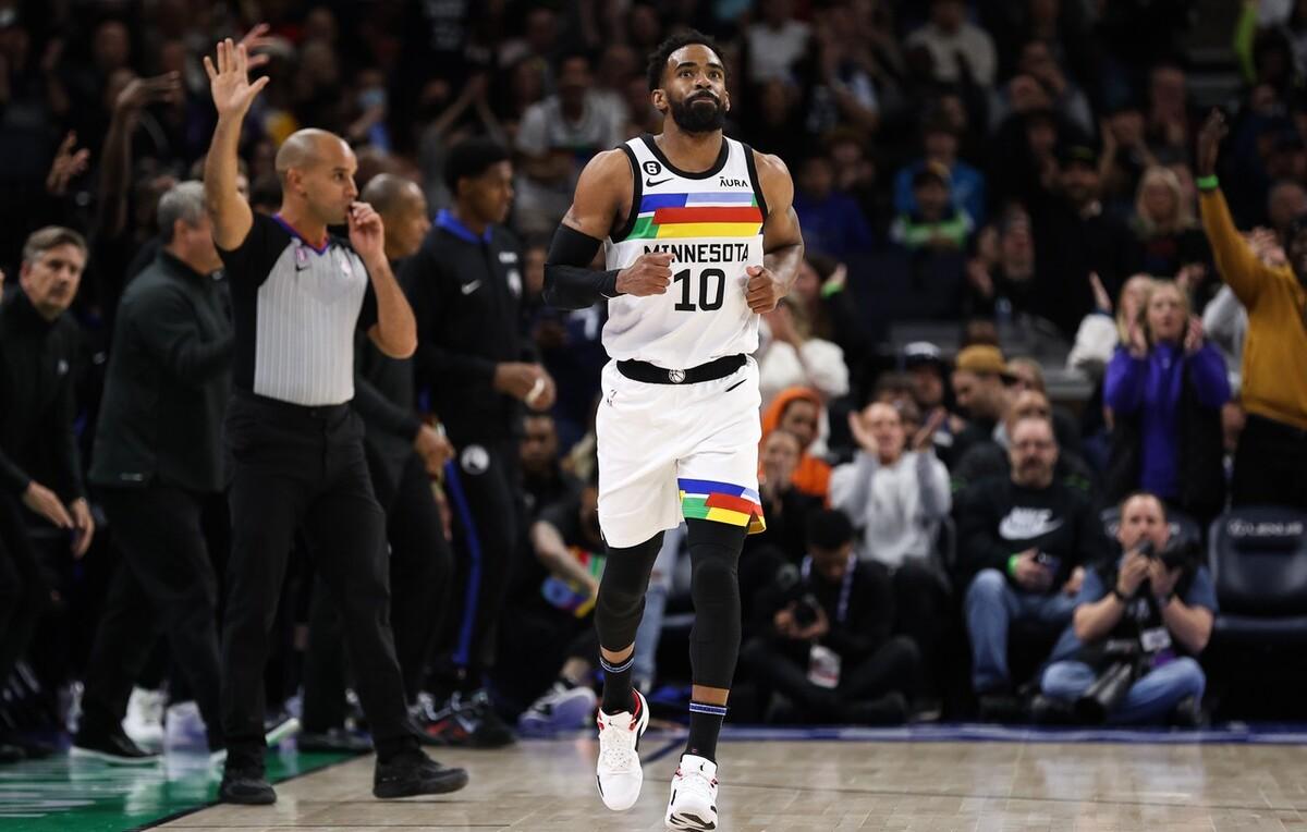 独木难撑!康利11中7,25分3篮板7助攻,森林狼111:123湖人