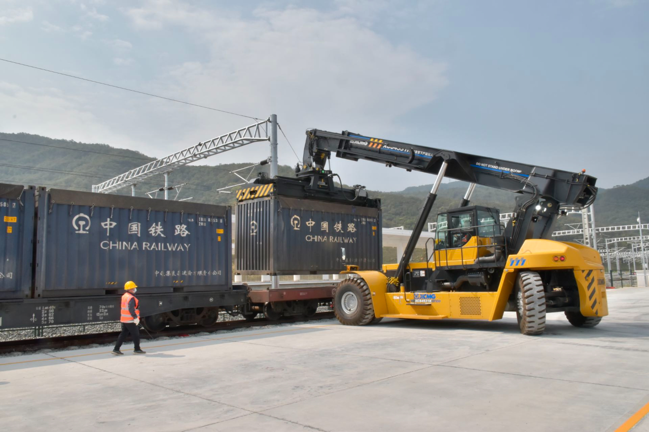 云南铁路四月装卸车创历史新高
