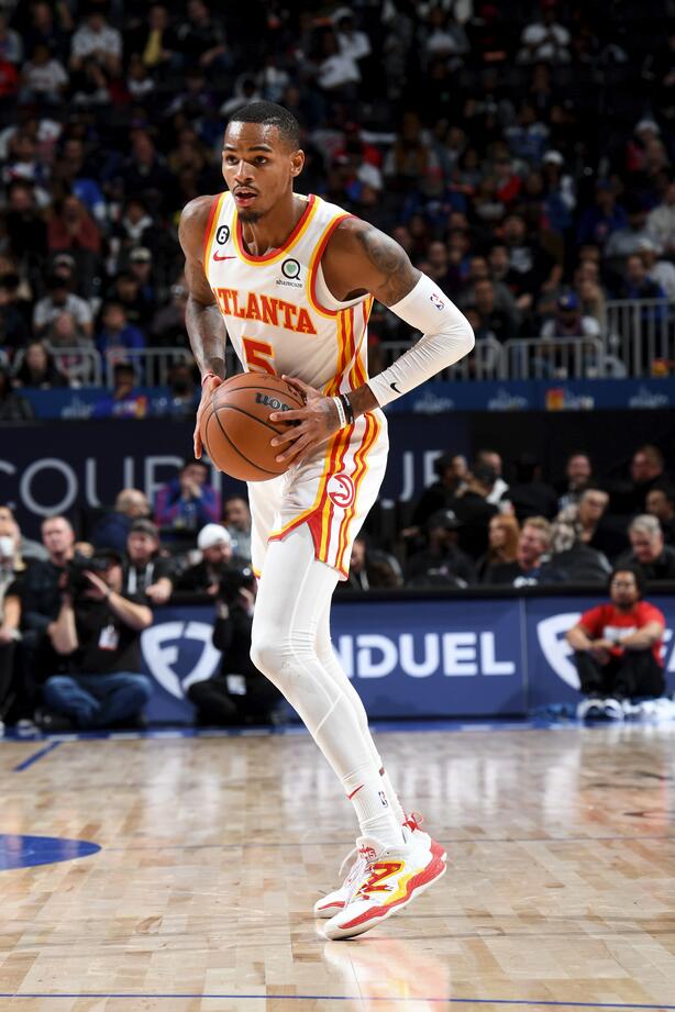 德章泰-默里全场18中5,拿到14分8篮板8助攻