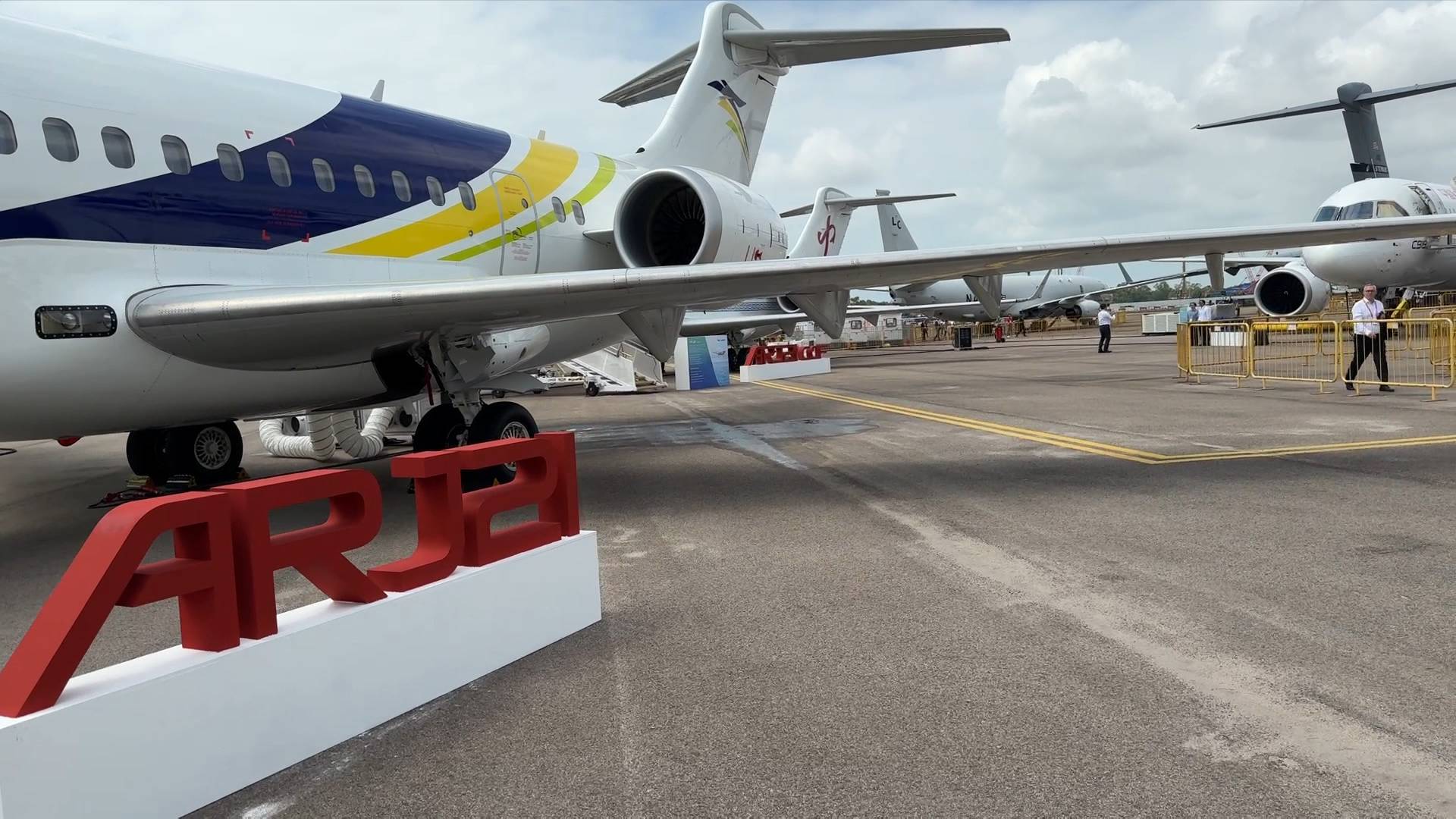 带你了解新加坡航展上的国产飞机arj21