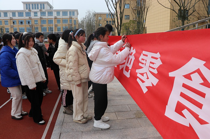 新市中学2022图片