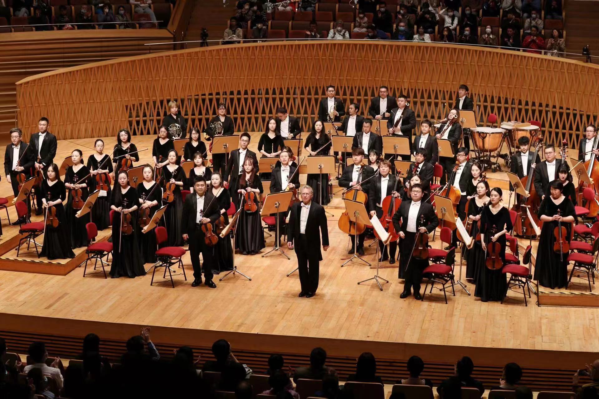 指挥苏丹特来沪与上海爱乐乐团完成"三年之约"