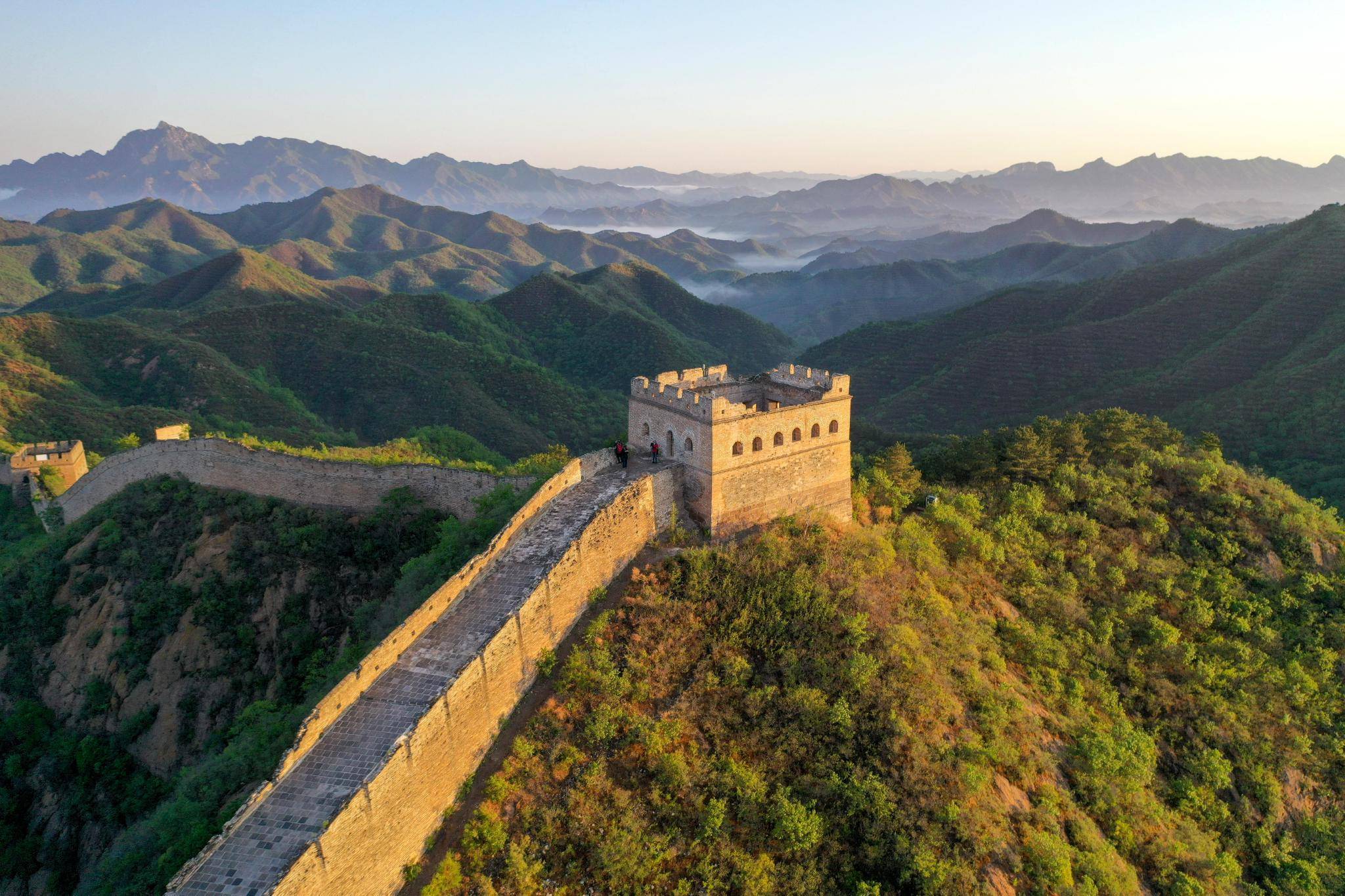 长城景区大门"乐意就推倒",董事长岂能如此不懂事|新京报快评