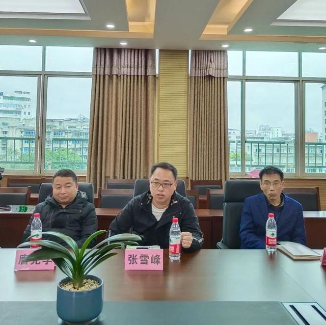 南充九中举行跟岗教师教学汇报及评课教研活动