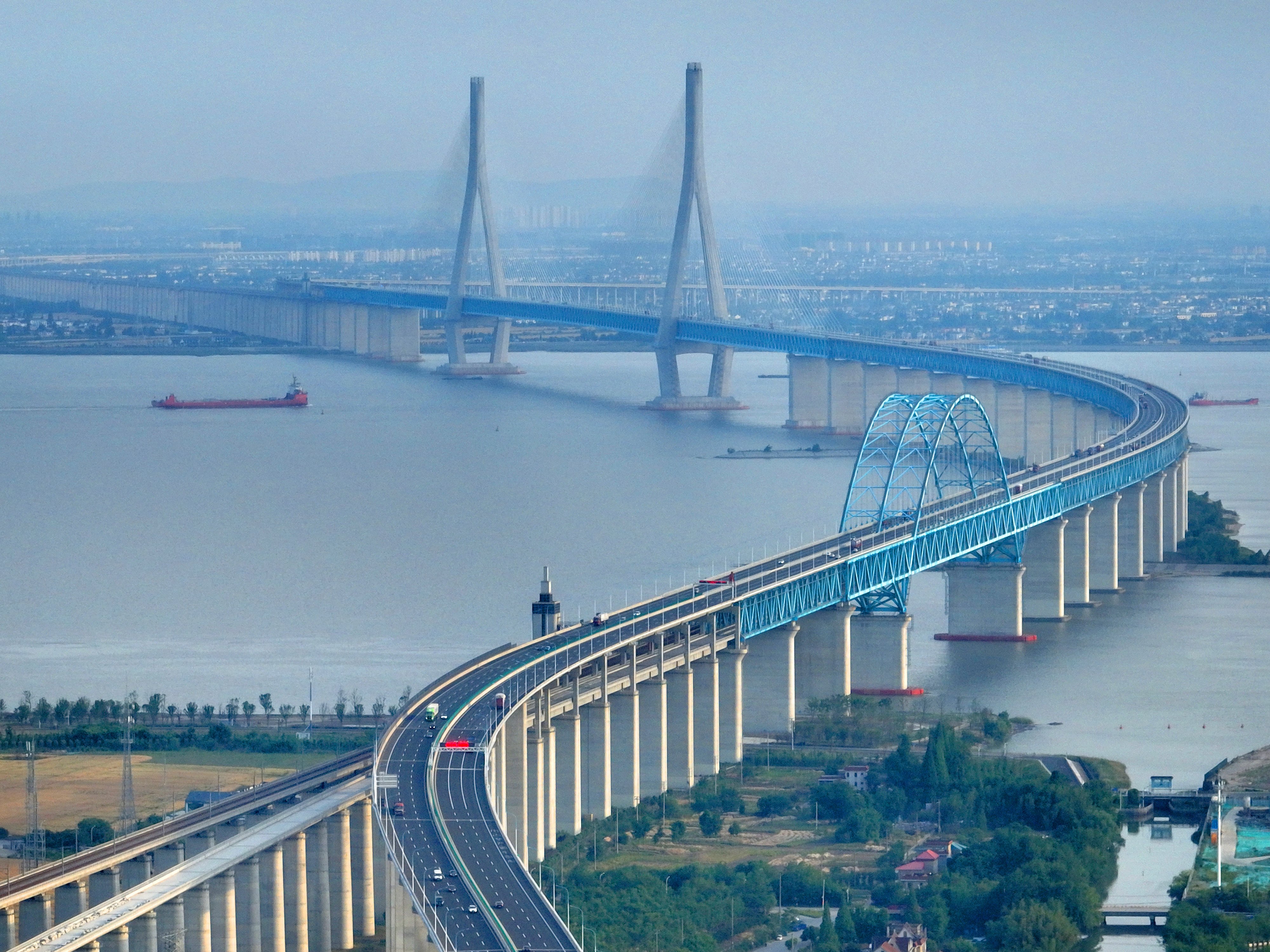 沪苏通长江铁路大桥图片