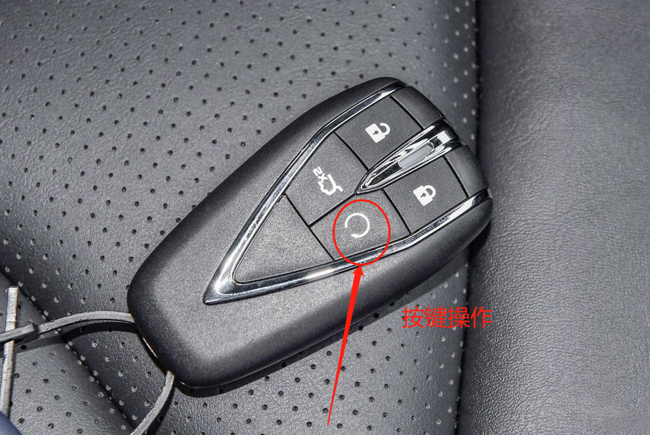 长安cs75plus机械钥匙怎么取出来?