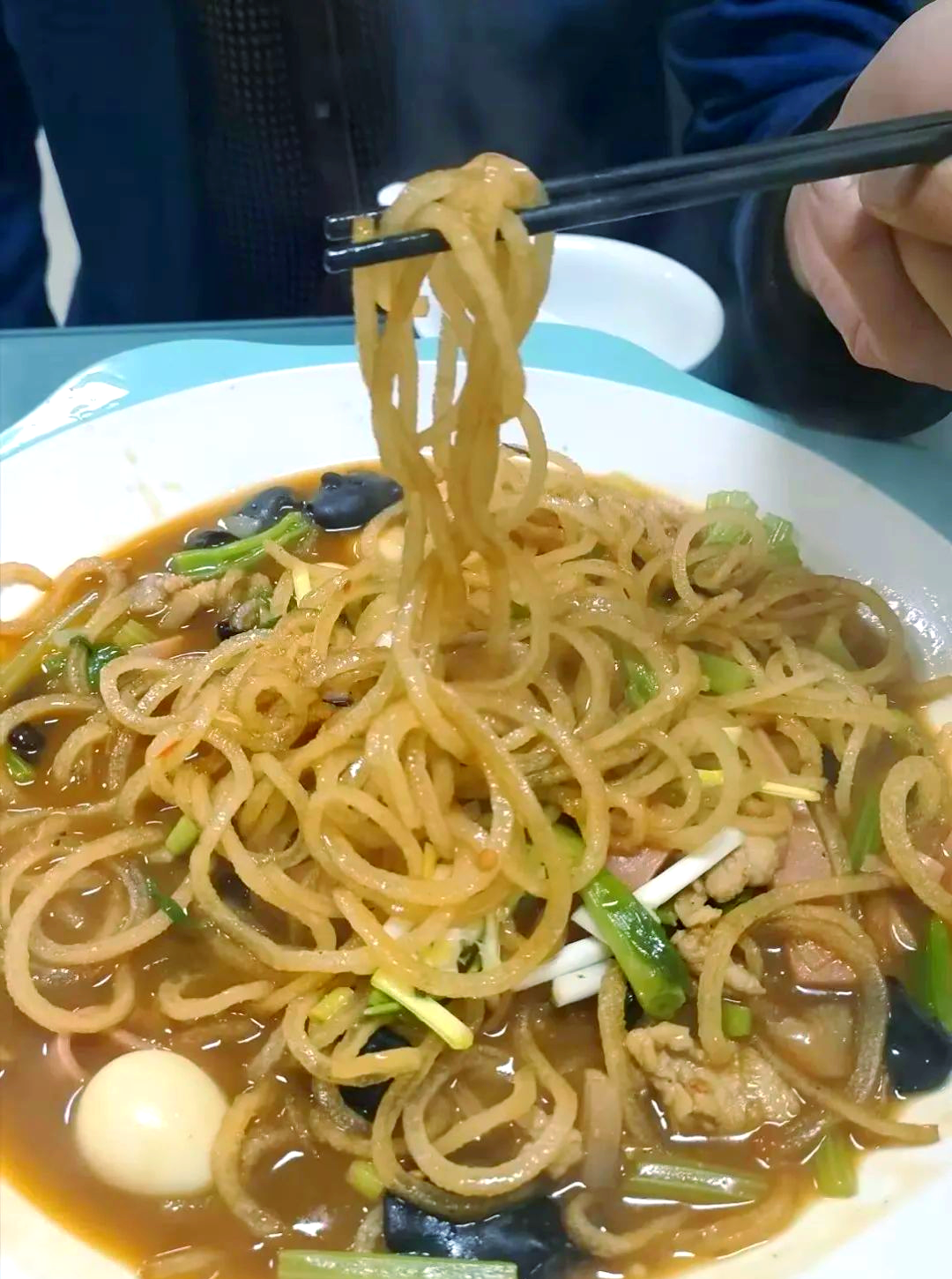 阜阳特色美食皮丝:口感滑而不腻,深受食客喜爱