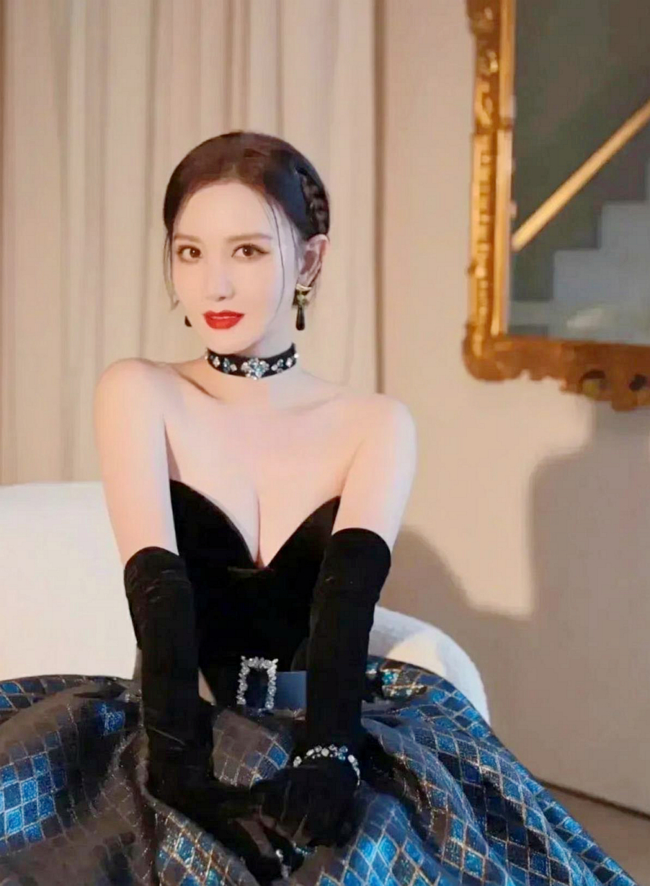 张萌与豪门老公合影!