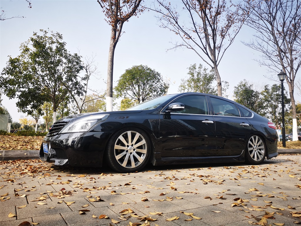 冷门的日产天籁玩改装,气动上车之后依然有滋有味