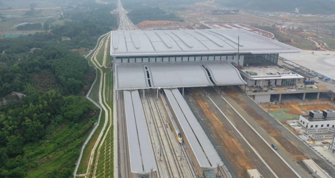 黄医生来益长高铁段巡诊把脉了通车又进一步