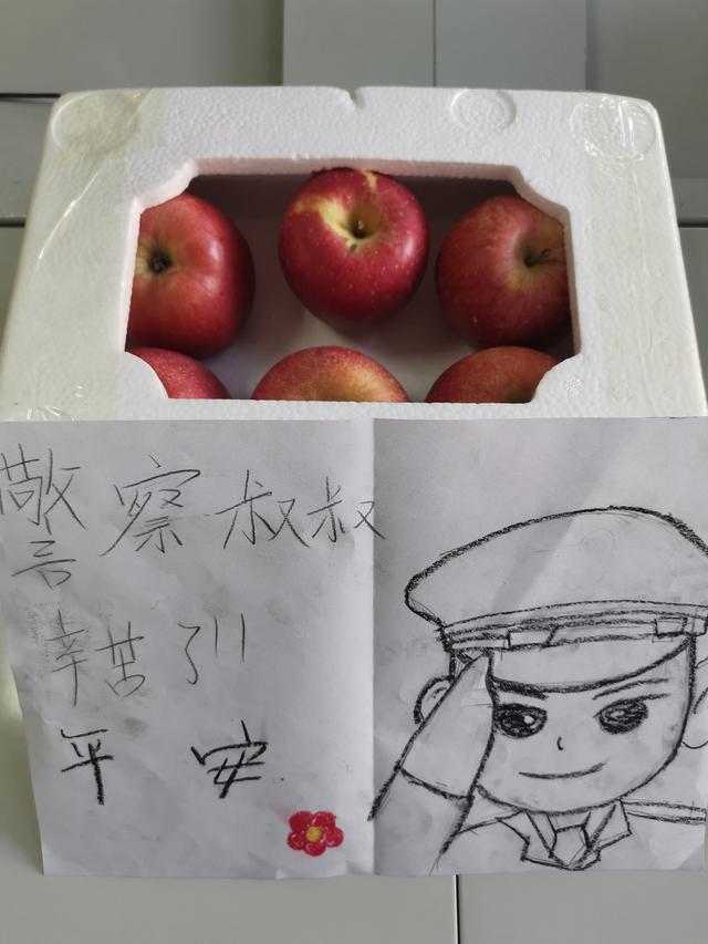 警察节一声"辛苦"公安铁汉瞬间泪目