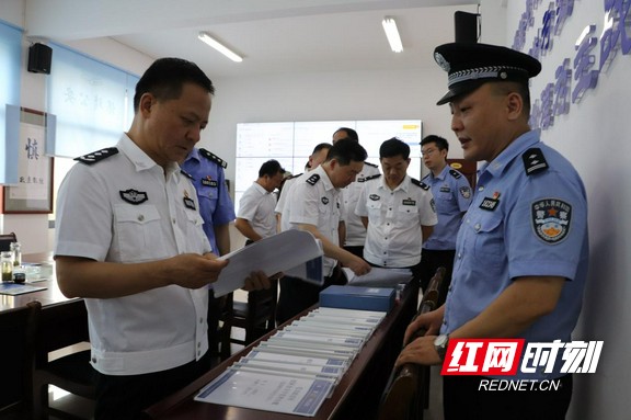 汤向荣到保靖县调研农村道路交通安全工作