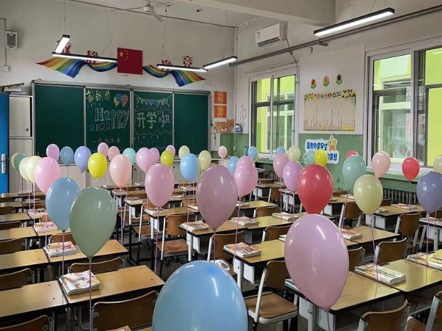 石家庄市白佛小学精心装扮教室欢欢迎学生返校