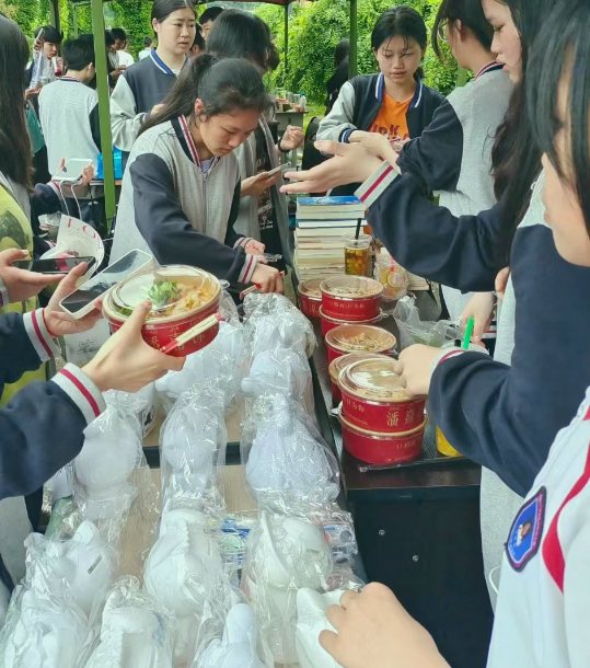 技能 美食,讓生活更美好!雁蕩山旅遊學校舉辦第十屆美食節暨營銷市場