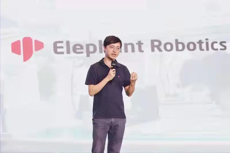 怀揣着「让机械臂更有生命力」的想法,宋君毅于 2016 年创办了大象