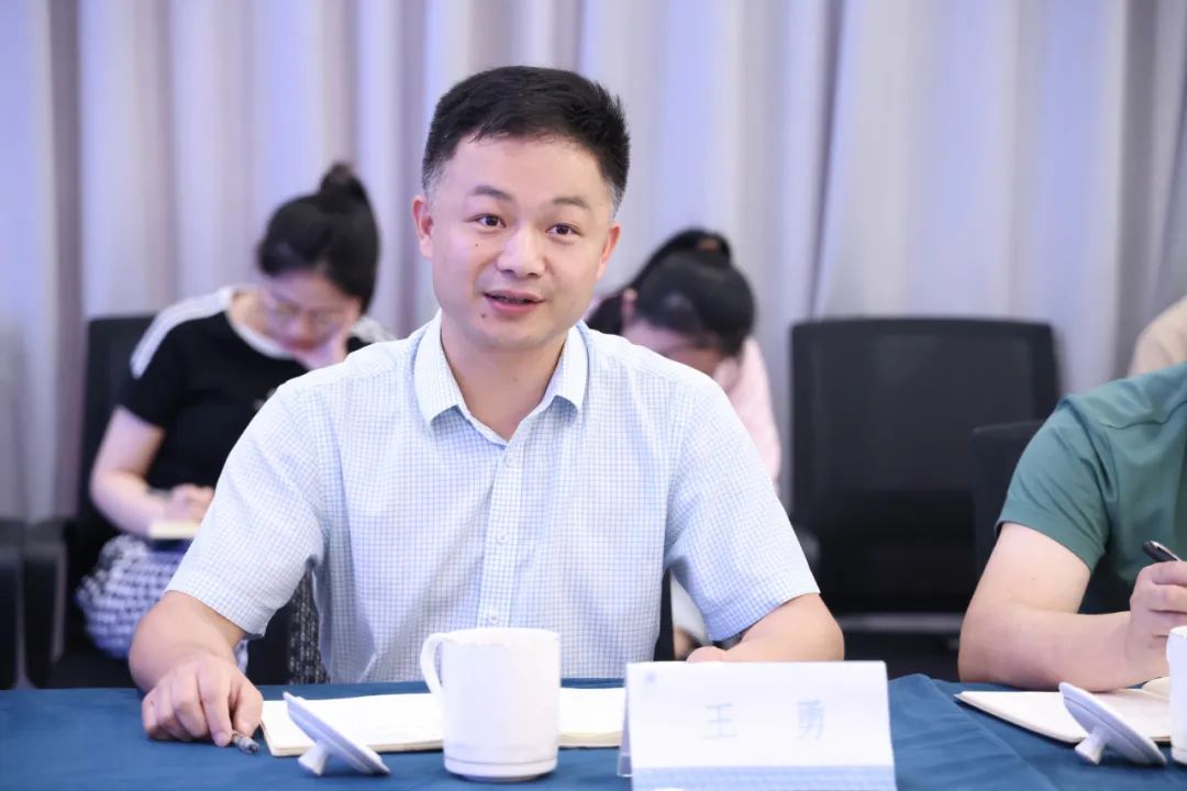 区委常委,统战部部长倪世英一行赴闻堰街道人大代表联络中心站开展