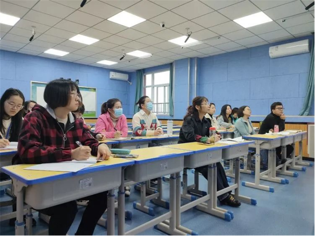 西安市浐灞第二中学举办中考物理论坛暨专家报告会