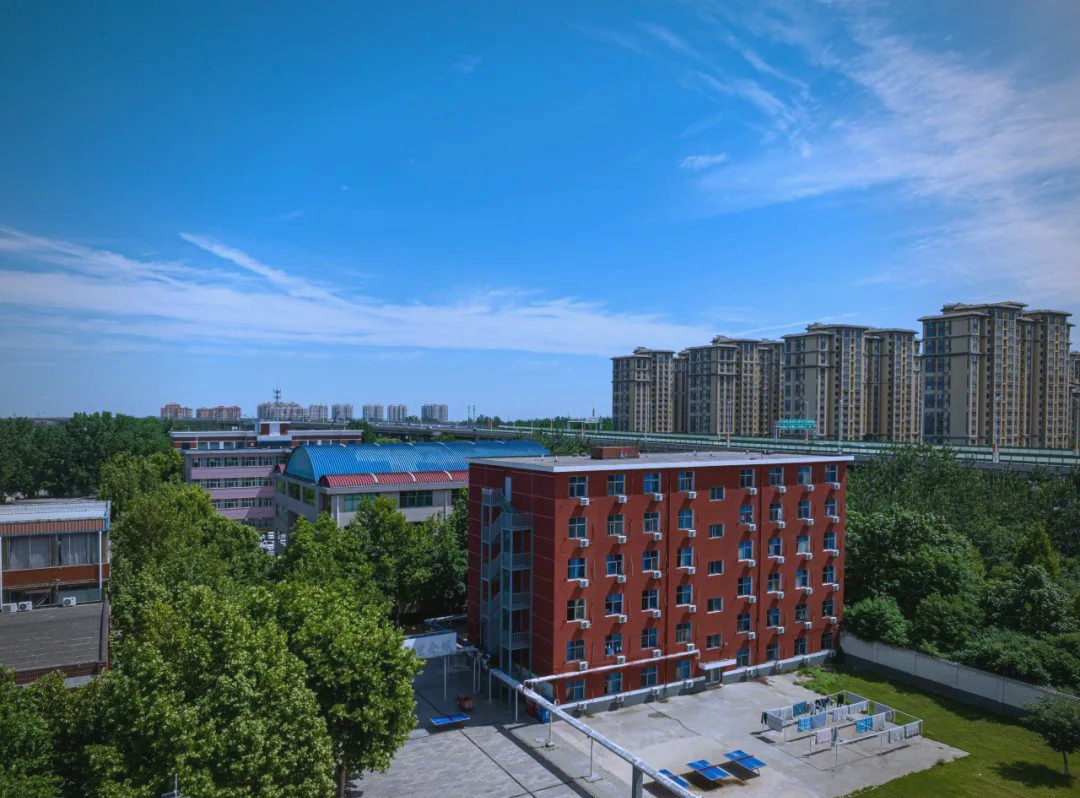 新华校区全景探秘:从大门到餐厅,体验现代化校园生活