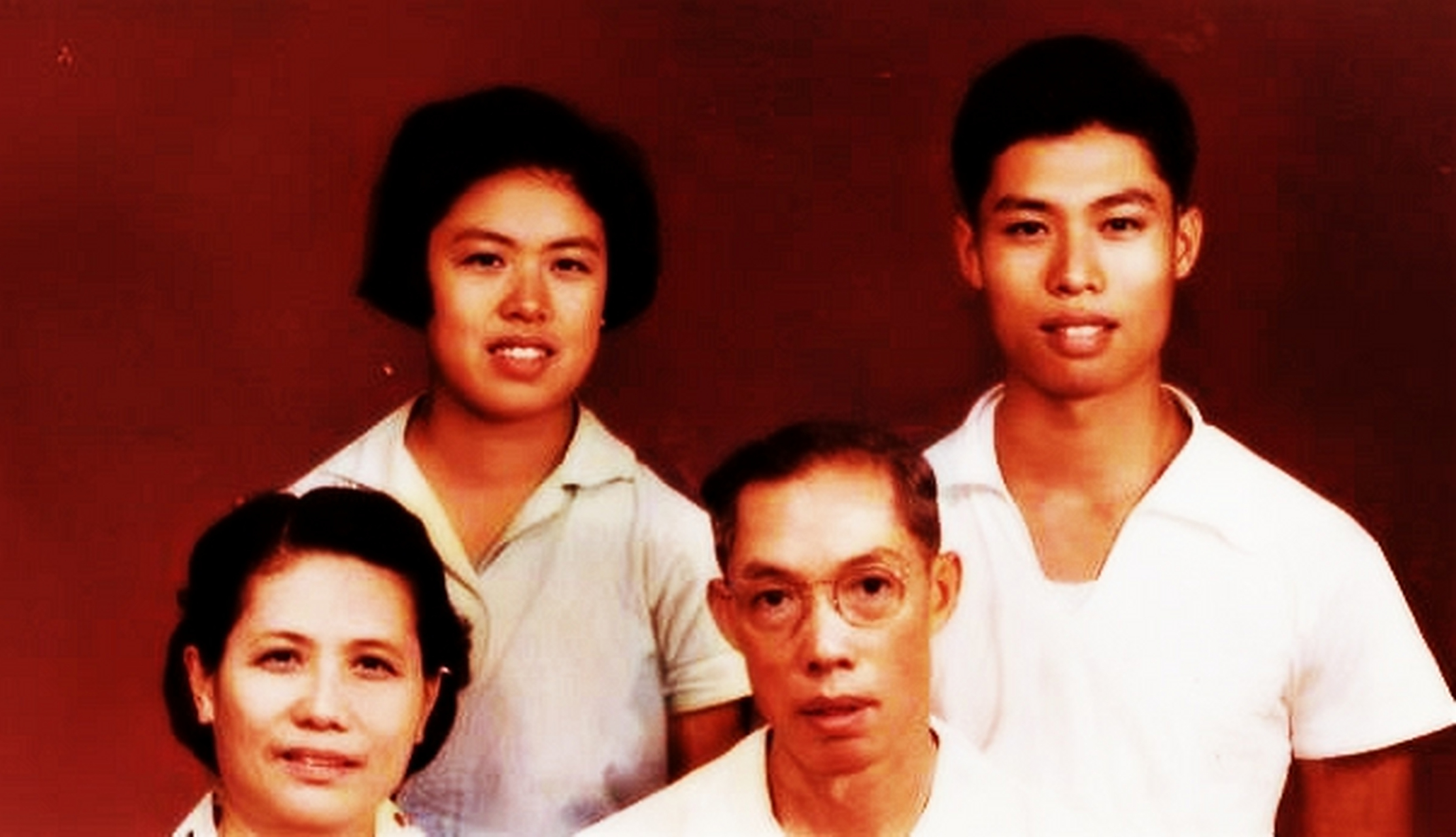 钟南山兄妹与父母珍贵合影.钟南山1936年出生于南京.