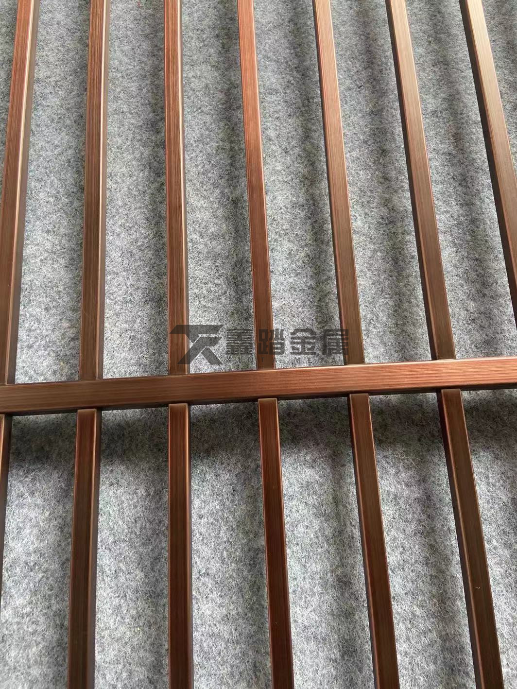 拉丝玫瑰金不锈钢隔断,酒店大堂装饰格栅增加别样的情调