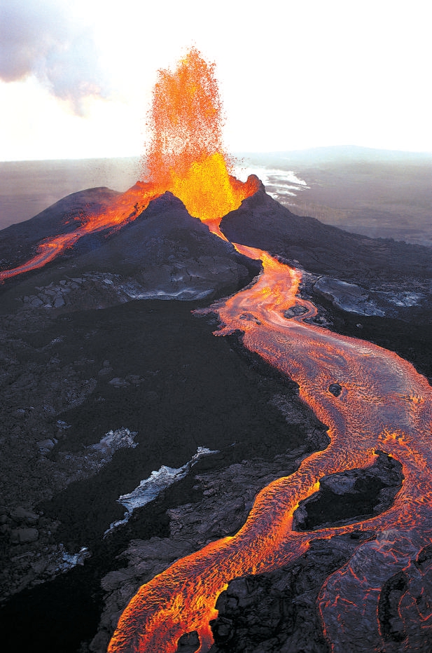 汤加火山喷发源自水火相逢