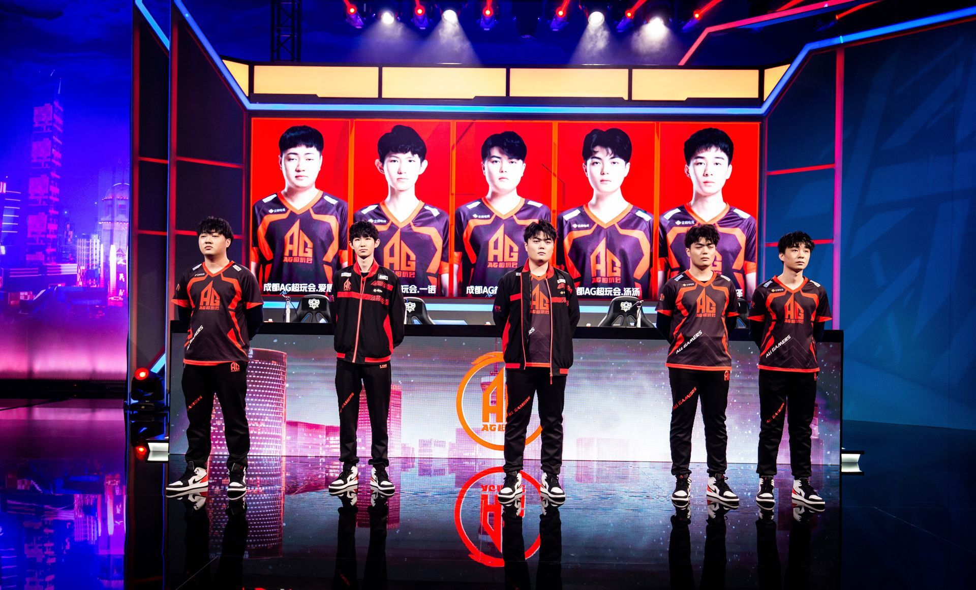 其实ag超玩会的队史太多亚军了,如果不是他们的人气足够高的话,估计没